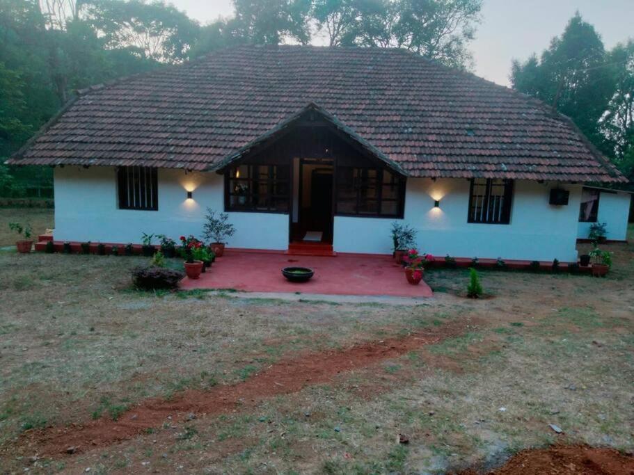 A Quaint Cottage With Rajah'S Seat View. Madikeri Buitenkant foto